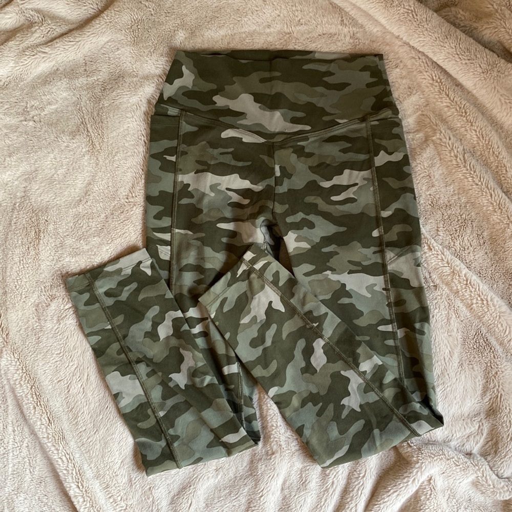 VS PINK Ultimate Leggings Camo Size Small